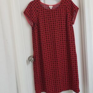 Short sleeve patterned red dress.